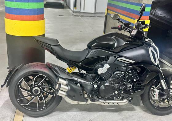 DUCATI DIAVEL V4 